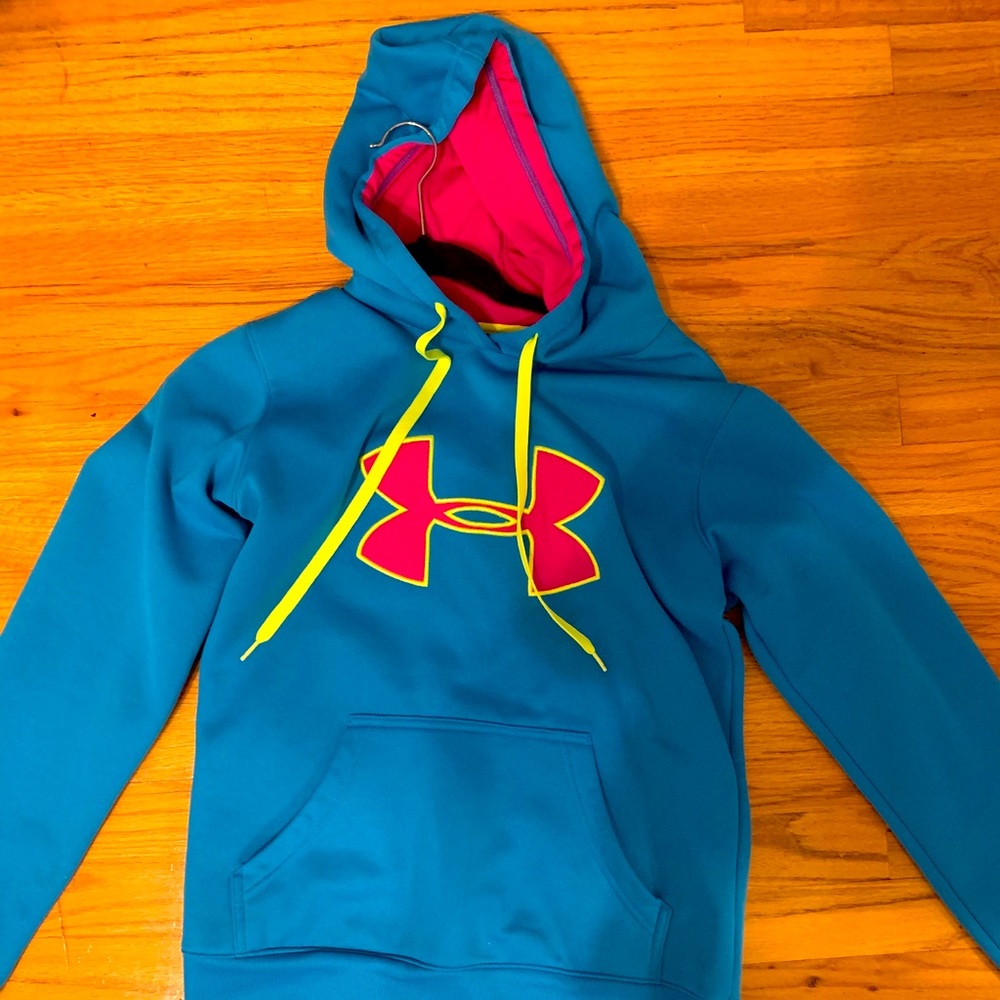 Women’s underarmor sweatshirt